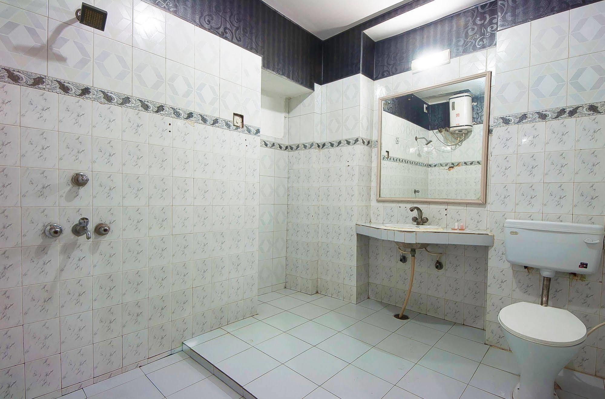 Fabhotel Basera Amritsar Buitenkant foto