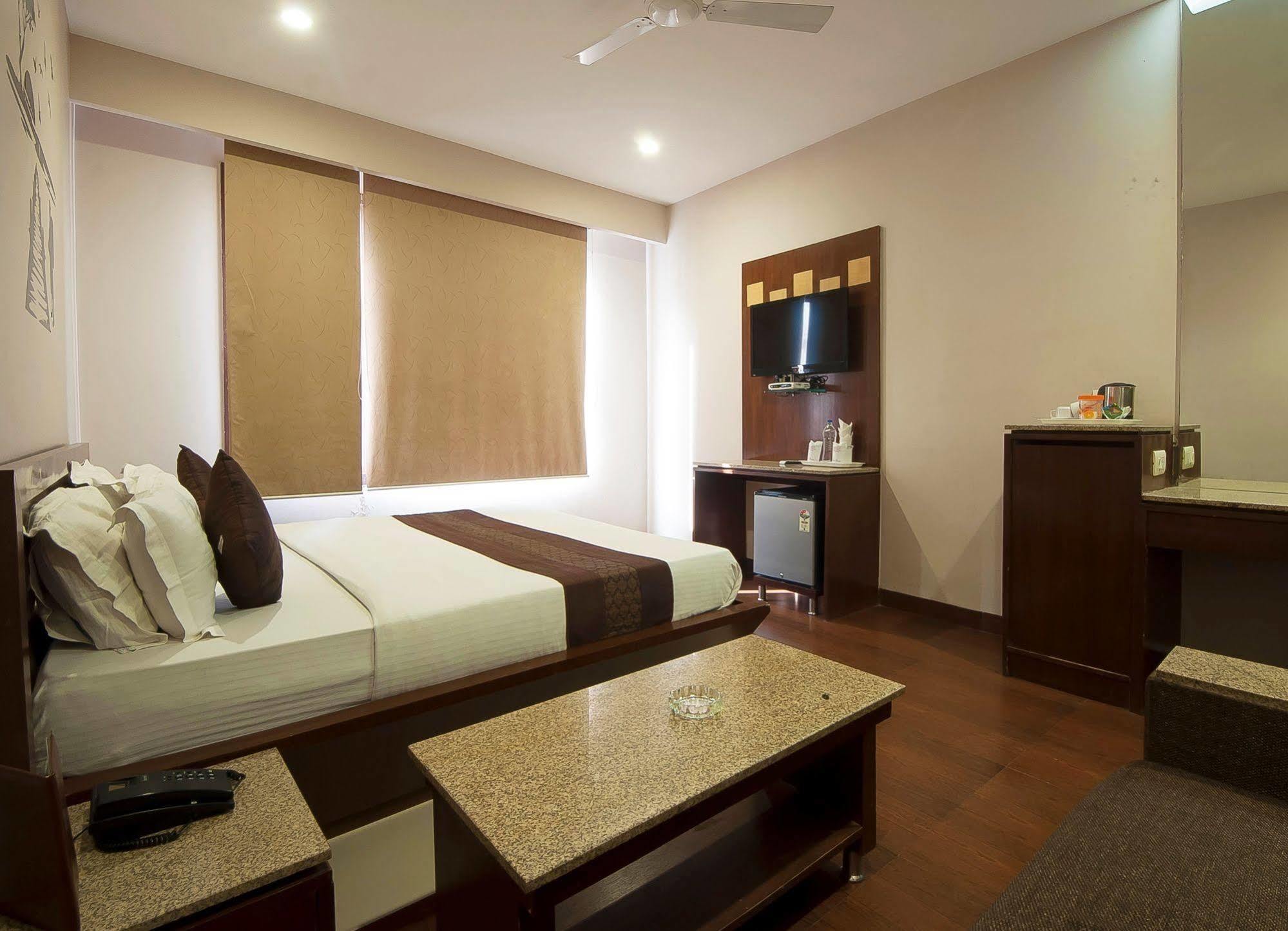 Fabhotel Basera Amritsar Buitenkant foto