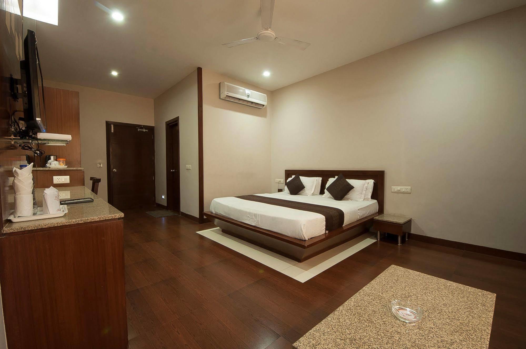 Fabhotel Basera Amritsar Buitenkant foto