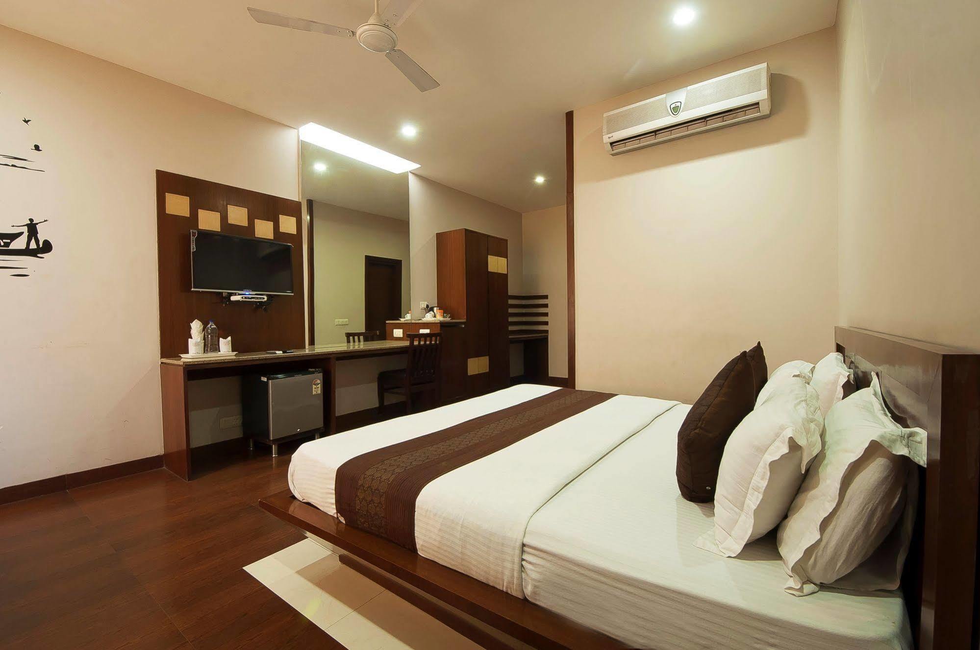 Fabhotel Basera Amritsar Buitenkant foto