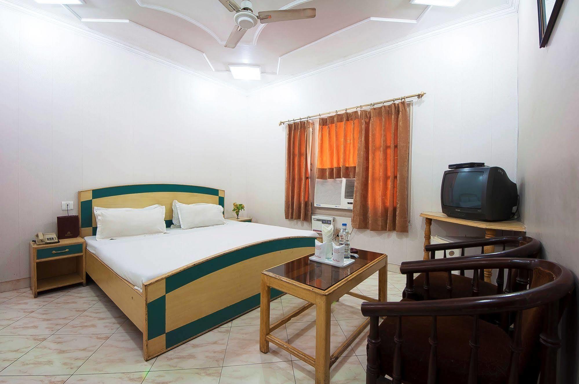 Fabhotel Basera Amritsar Buitenkant foto