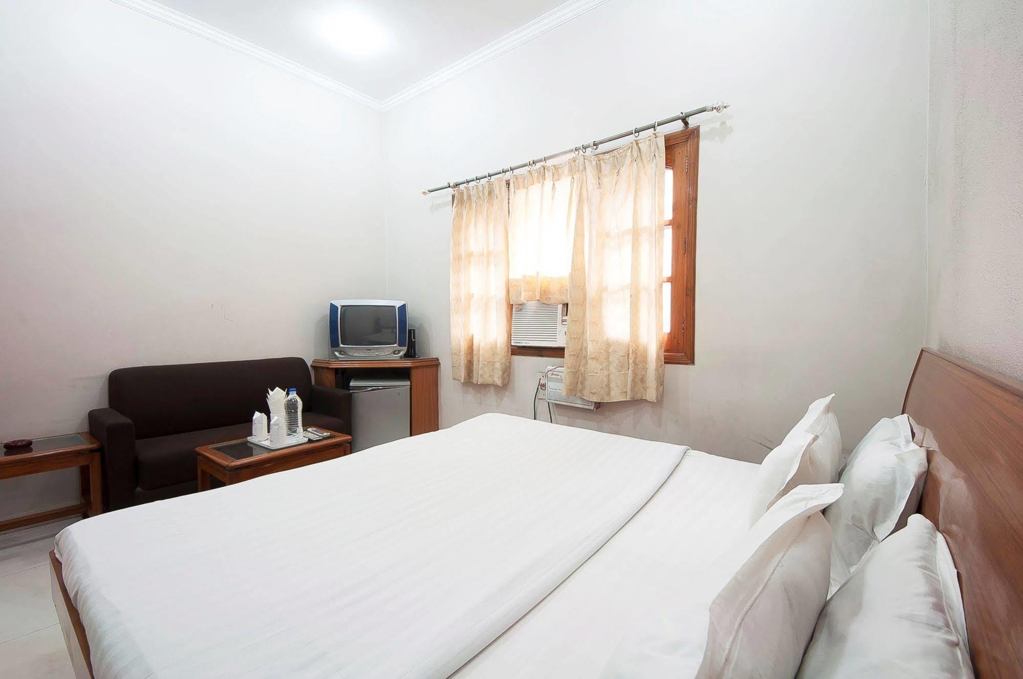 Fabhotel Basera Amritsar Buitenkant foto
