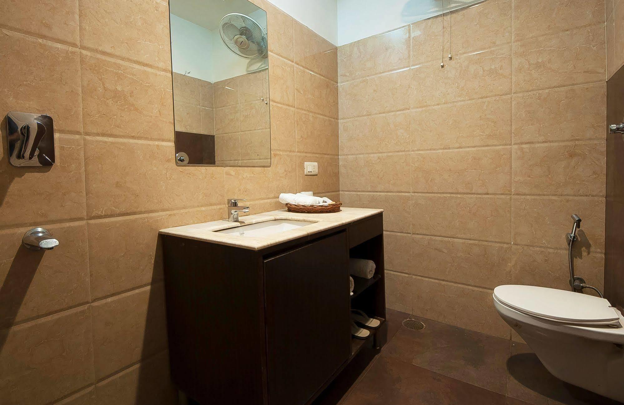 Fabhotel Basera Amritsar Buitenkant foto